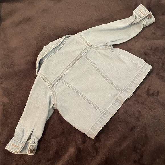 Carter’s Infant Light Wash Denim Jacket-Excellent Condition-Size 6 months - Picture 6 of 9